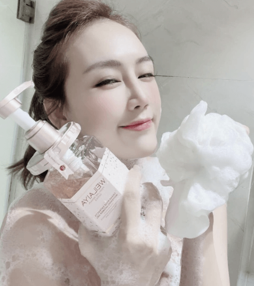 sua-tam-trang-da-weilaiya-damask-grand-rose-extracts-whitening-shower-gel-tu-tuy-mat-hoa-hong-01